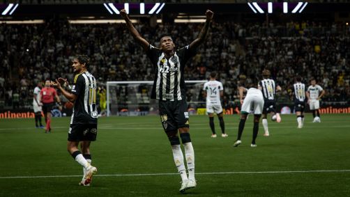 Patrick comemora o segundo gol do Galo sobre o Maringá pela Copa do Brasil