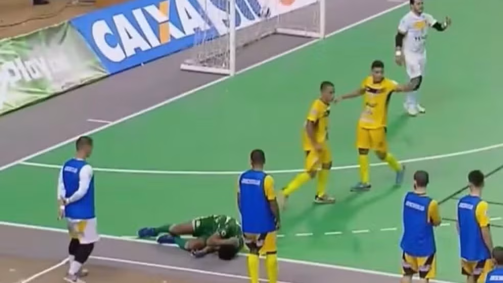 Jé caiu feio em Atlético-PI x Juventude-MS • Reprodução/CBFS TV