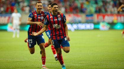 Jogadores do Bahia comemoram gol na goleada sobre o Paysandu