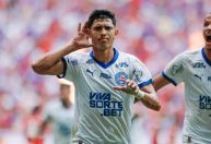 Bahia vence Vitória no Brasileiro com um a menos desde o início