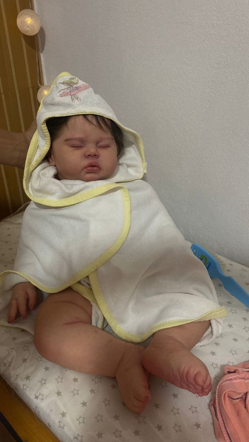 Bento é o bebê reborn de Y.B. e viralizou no TikTok após a jovem gravar um vídeo levando-o ao hospital • Y.B./Arquivo pessoal