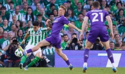 Betis vence a Fiorentina e abre vantagem na semifinal da Conference