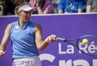Bia Haddad leva virada e cai na estreia em Roland Garros