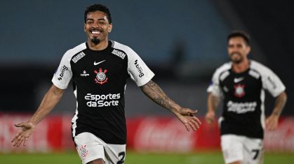 Matheus Bidu comemora gol do Corinthians contra Racing