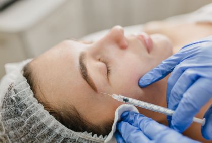 Dá para tratar flacidez sem cirurgia? Técnicas prometem firmeza à pele