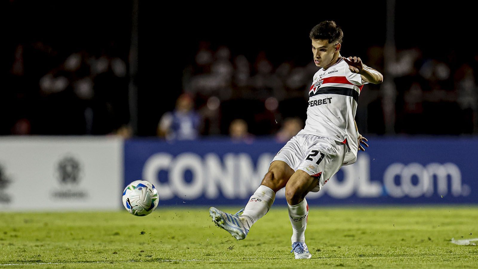 Bobadilla em ação pelo São Paulo contra o Talleres