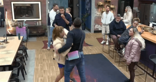 Os participantes Kadu e Dhomini brigaram na madrugada desta sexta-feira (30) no reality show Power Couple