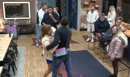 Os participantes Kadu e Dhomini brigaram na madrugada desta sexta-feira (30) no reality show Power Couple