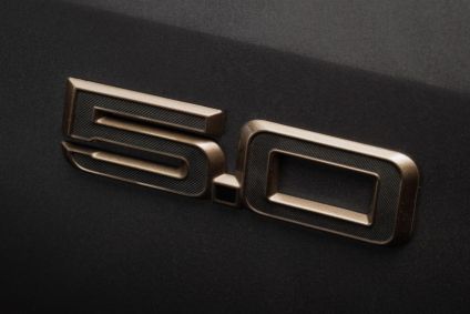 Série especial tem detalhes em bronze