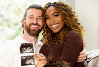 Casal da 1ª temporada de Casamento às Cegas anuncia gravidez do 1º filho