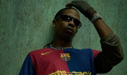 Camisa do Barcelona com Travis Scott esgota em uma hora e chega a R$ 23 mil