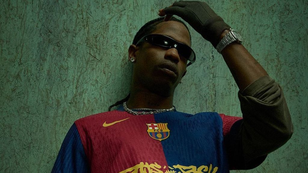 Camisa do Barcelona com Travis Scott esgota em uma hora e chega a