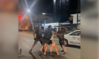 PMS AGRIDEM HOMEM IMPEDIDO DE ENTRAR EM BAR