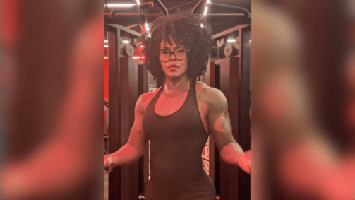 &quot;Monster&quot;, fisiculturista atacada ao ser confundida com mulher trans