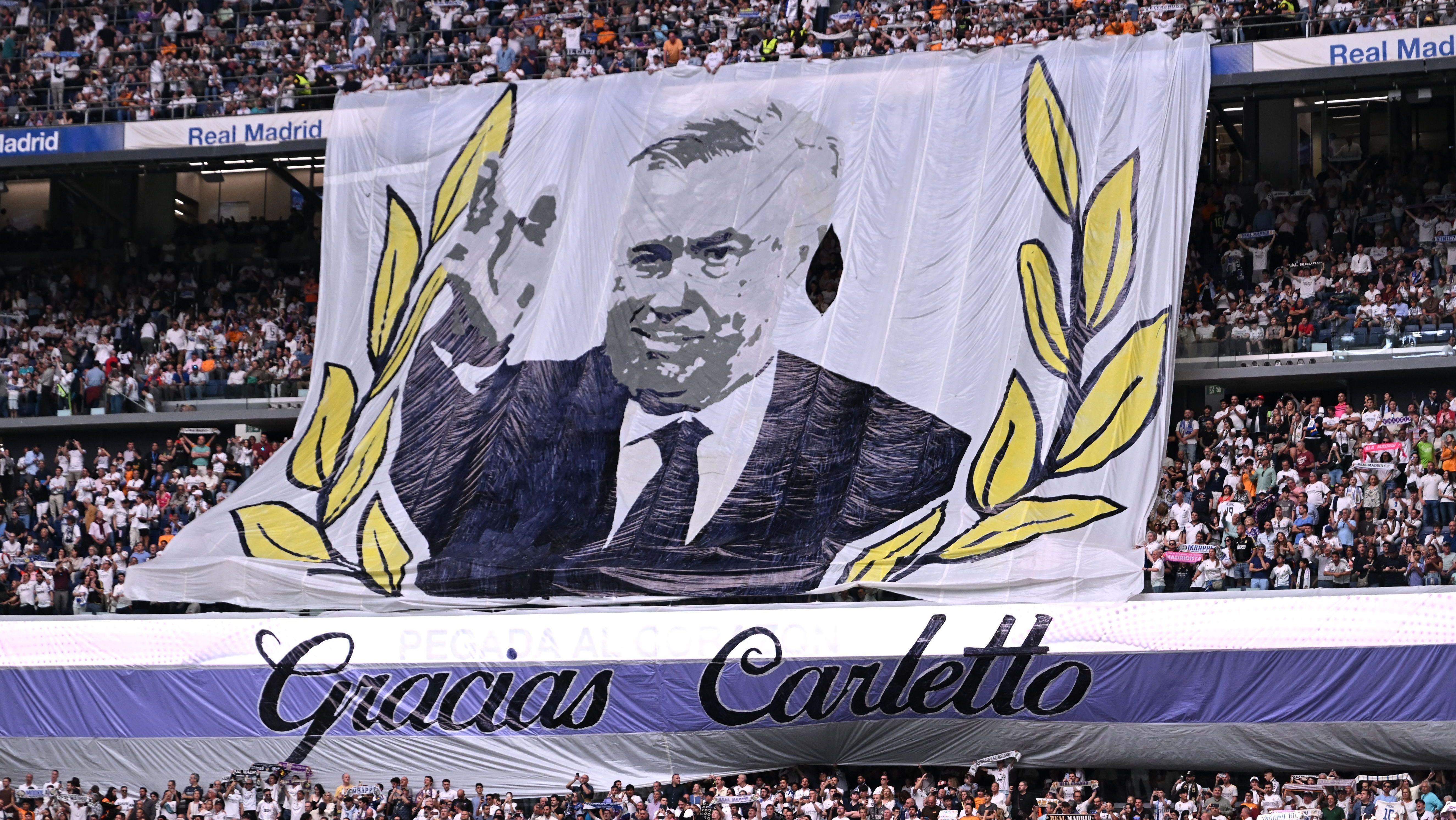 Torcida do Real Madrid estendeu uma faixa de agradecimento a Carlo Ancelotti