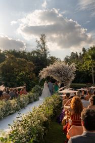 Isis Valverde se casou com Marcos Buaiz em cerimônia luxuosa em Jarinu, no interior de São Paulo