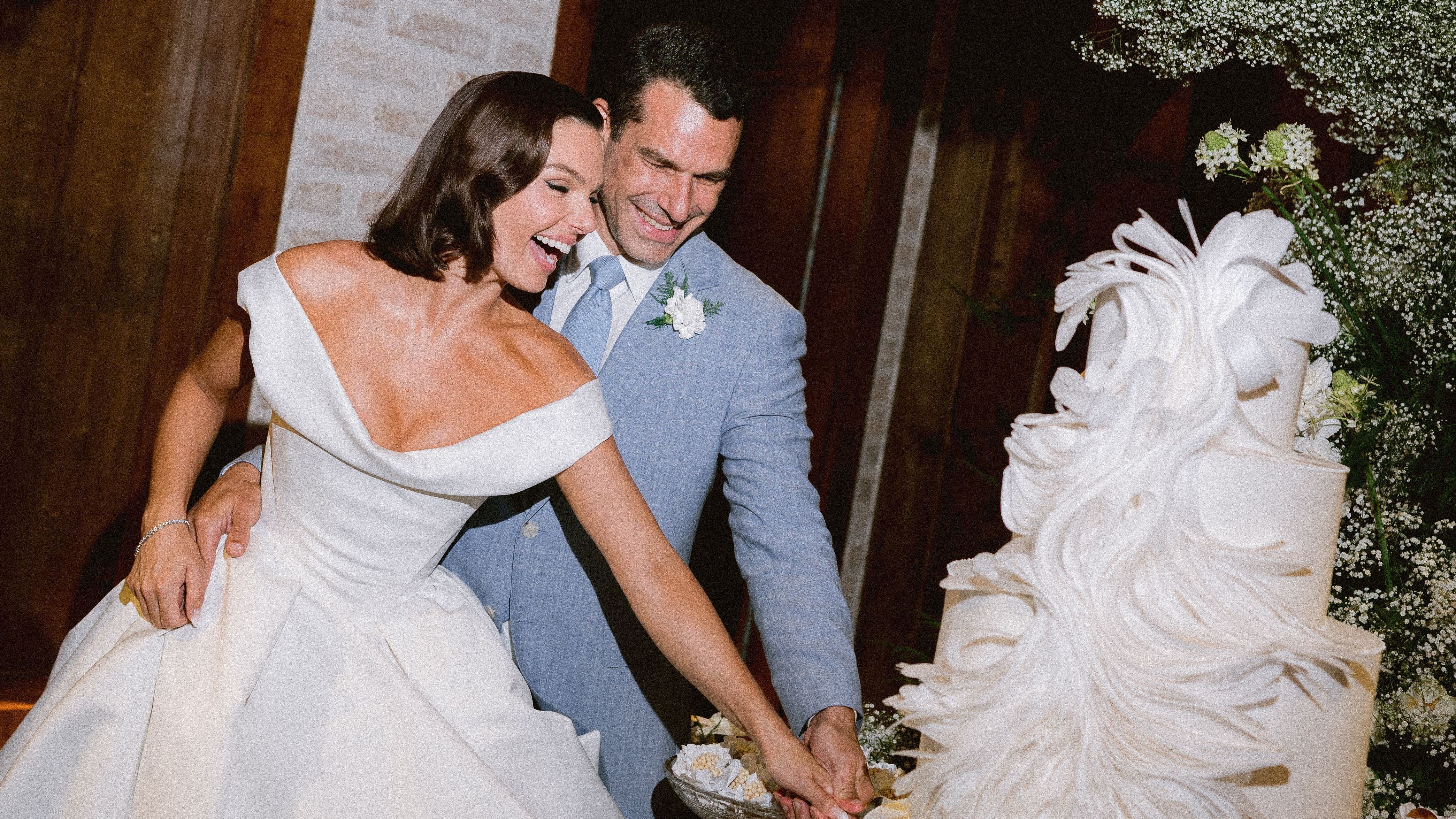 Isis Valverde se casou com Marcos Buaiz em cerimônia luxuosa em Jarinu, no interior de São Paulo