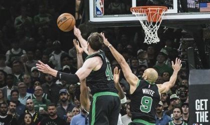 Com show de Derrick White, Celtics atropelam Knicks e forçam Jogo 6