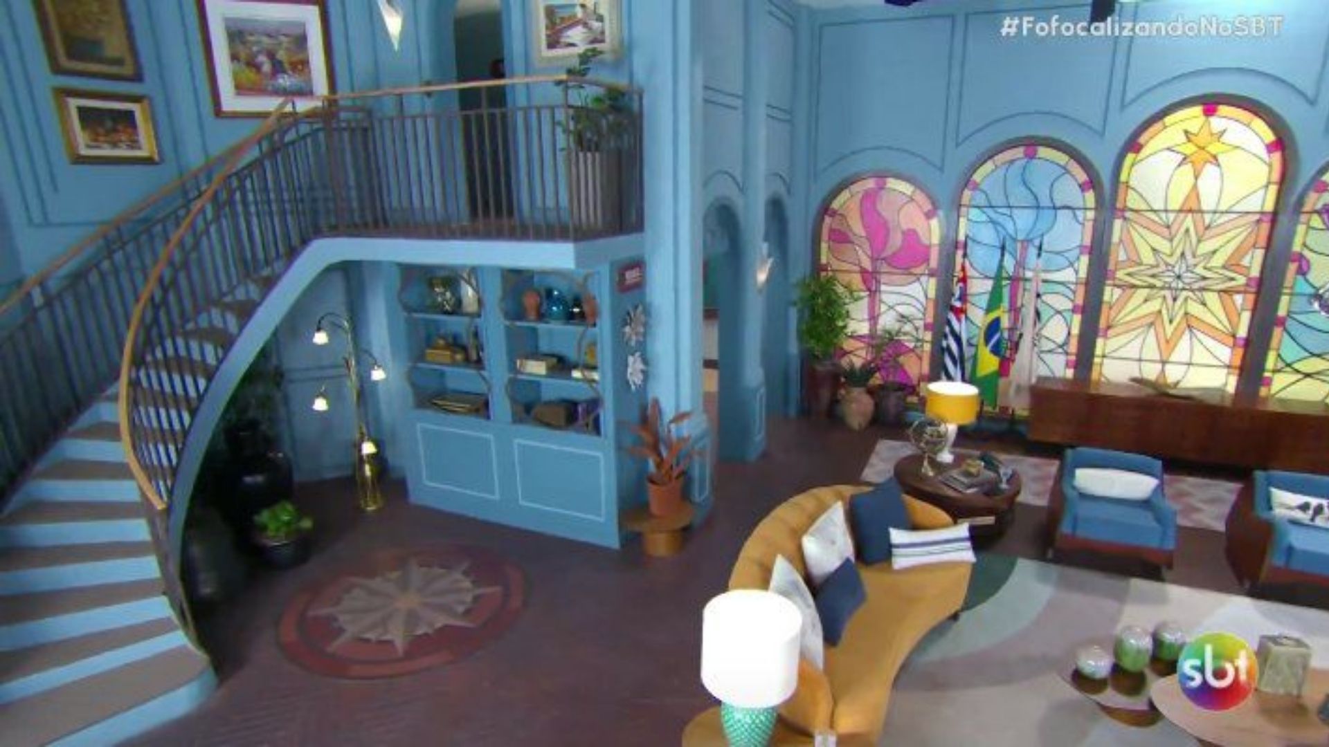 Sala do Colégio Rosa dos Ventos, da novela "A Caverna Encantada" • Reprodução/SBT