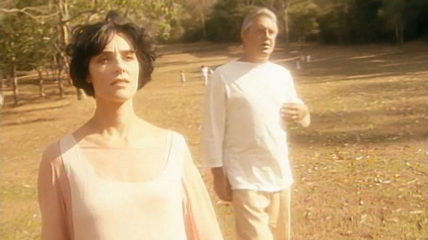 Diná (Christiane Torloni) e Otávio (Antonio Fagundes) em cena no céu em "A Viagem" • Reprodução/Globoplay