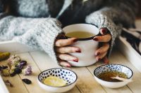 Canja, chás e vitamina C: o que realmente funciona para combater resfriado?