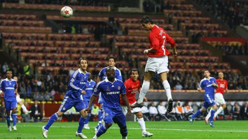 Cristiano Ronaldo marca de cabeça na final da Champions League 2008-09