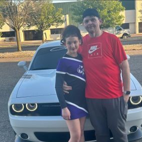 Em suas redes sociais ele mostra registros de sua vida com a esposa e duas filhas, al&eacute;m de compartilhar seu interesse por carros, viajar e futebol americano