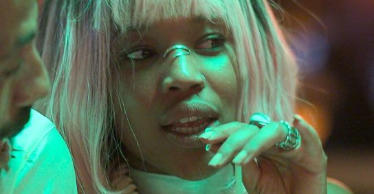 Atriz Cleo Diára em coprodução brasileira "O Riso e a Faca"