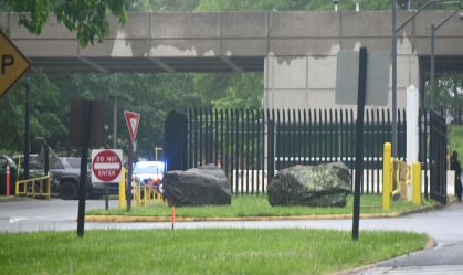 Agentes atiram e detêm mulher em frente à sede da CIA nos EUA