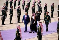 Trump anuncia acordos com Arábia Saudita e ignora Israel em viagem ao Golfo