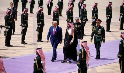 Trump anuncia acordos com Arábia Saudita e ignora Israel em viagem ao Golfo