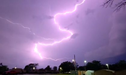 Tempestades e tornados nos EUA deixam pelo menos 25 mortos