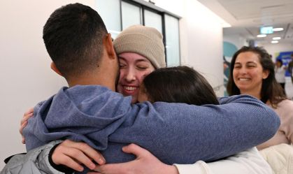 Ex-refém israelense relata que "maior medo" eram ataques de Israel em Gaza