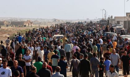 Ataque israelense a ponto de entrega deixa dezenas de mortos em Rafah
