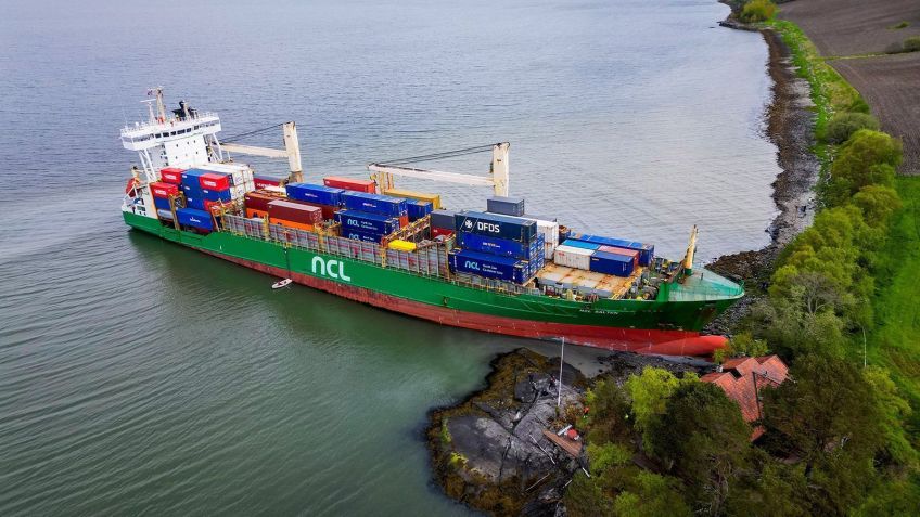 Navio NCL Salten de 135 metros encalhado no Fiorde de Trondheim, Noruega, na quinta-feira, 22 de maio. • Jan Langhaug/AFP/Getty Images via CNN Newsource