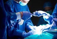 Cirurgia de coluna: implantes inteligentes ampliam eficácia; entenda