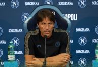 Conte comemora vitória do Napoli, mas prega cautela ao falar de título