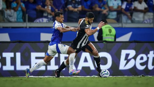 Lance de Cruzeiro x Atlético-MG pelo Brasileirão