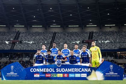 Jogadores do Cruzeiro posam para fotos antes do duelo com o Palestino, pela Sul-Americana