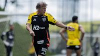 Diretor do Atlético-MG revela longa reunião com Cuca e projeta janela