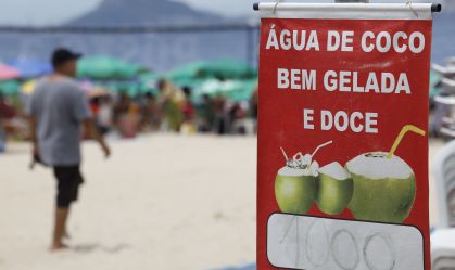 Vendedores ambulantes na Praia do Flamengo, no Rio de Janeiro