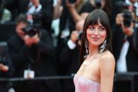 Dakota Johnson revela "vingança inusitada" contra ex-namorado de amiga