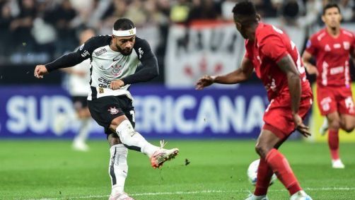 Memphis marcou para o Corinthians contra o América de Cali