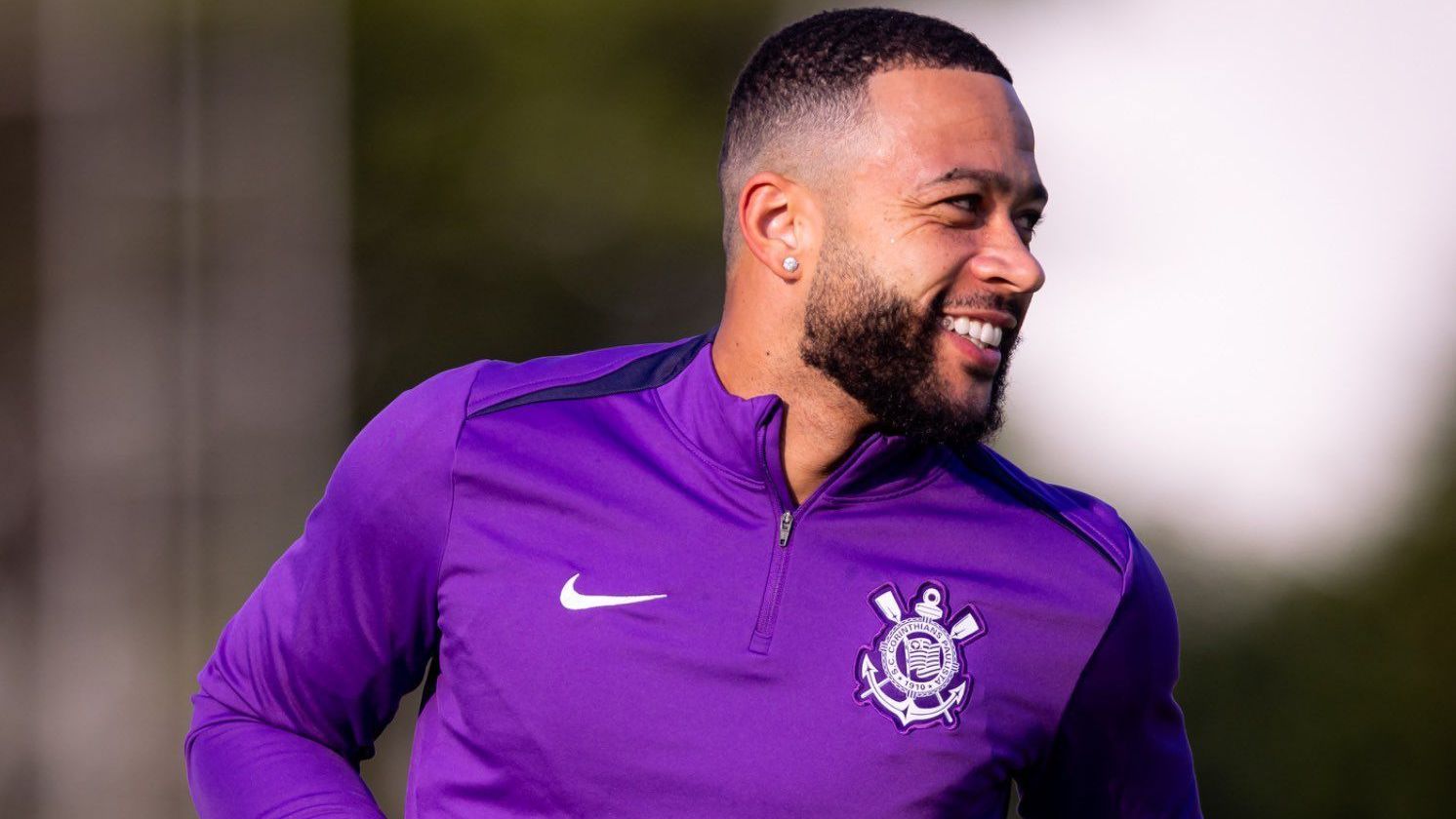 Memphis em treino do Corinthians
