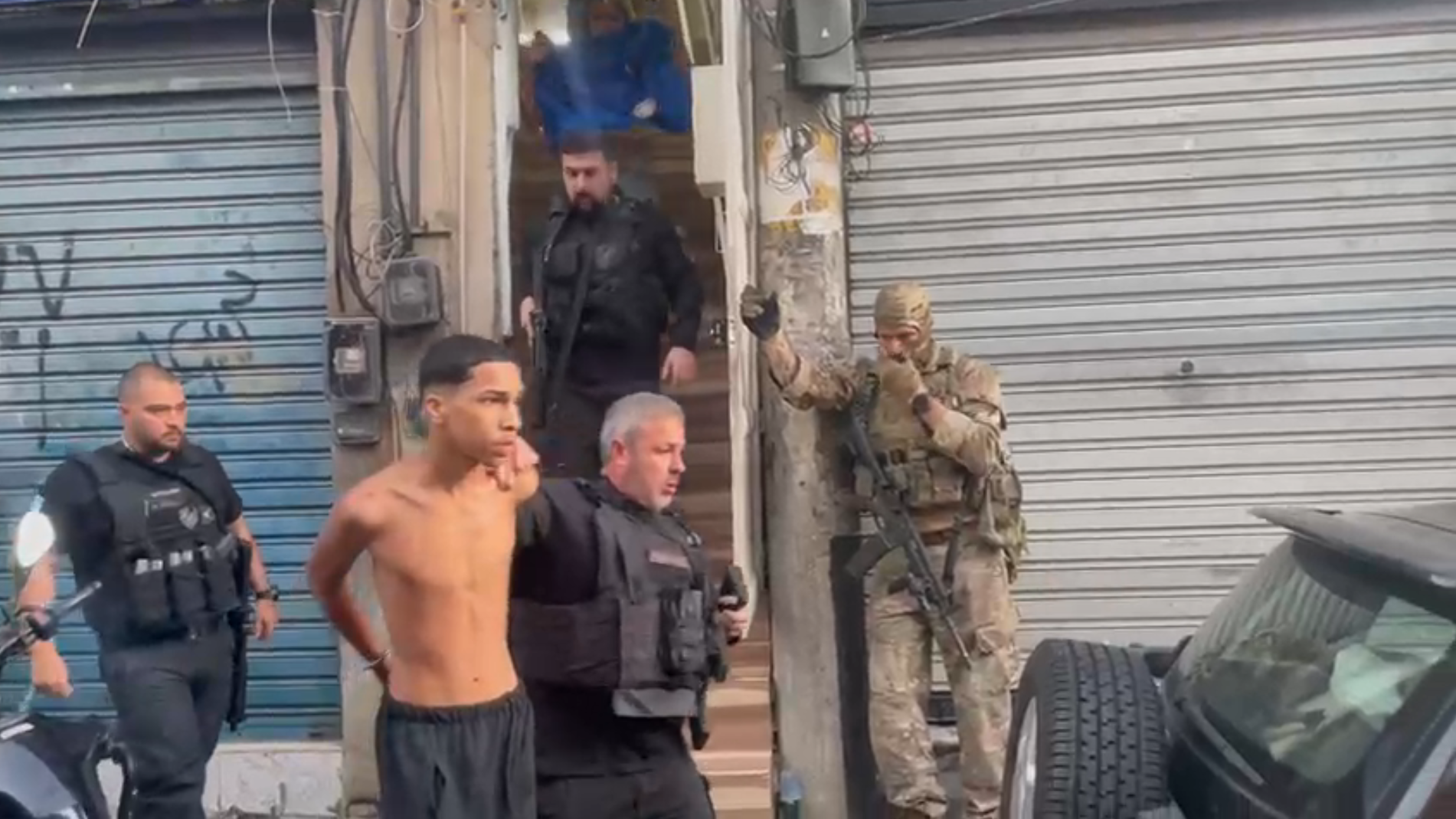 Imagem de destaque do post: Operação no Morro do Turano prende suspeitos de assalto contra delegado