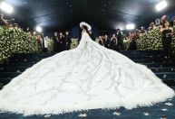 Diana Ross retorna ao Met Gala após 22 anos com capa gigante; veja