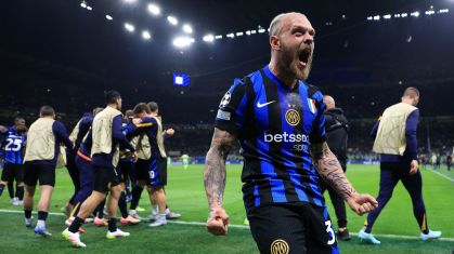 Dimarco comemora a classificação da Inter de Milão sobre o Barcelona