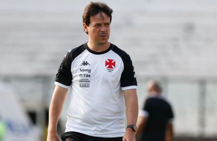 Diniz já foi treinador do Vasco, em 2021