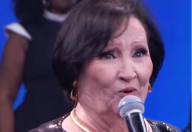 Dona Déa se emociona e diz que só verá Paulo Gustavo "quando partir"