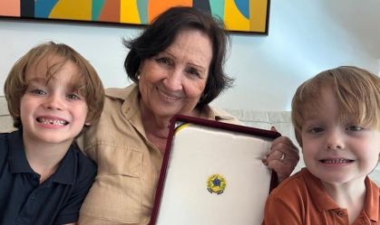 Mãe de Paulo Gustavo mostra registro raro com os netos; veja foto